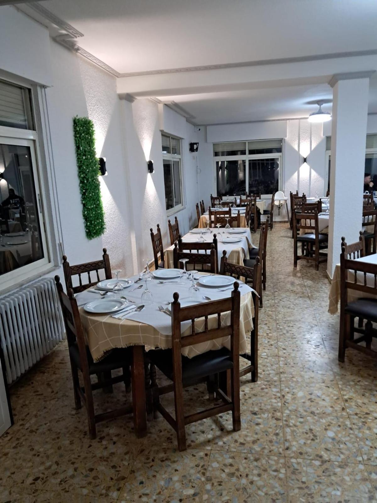 Hostal San Miguel Villalobar ภายนอก รูปภาพ